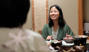 「どれを食べてもおいしい！」と嬉しそうな陳さん。