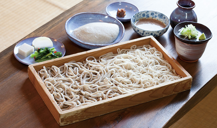 說到經典午餐便是「手打蕎麥麵」了。香氣與口感都是一絕！