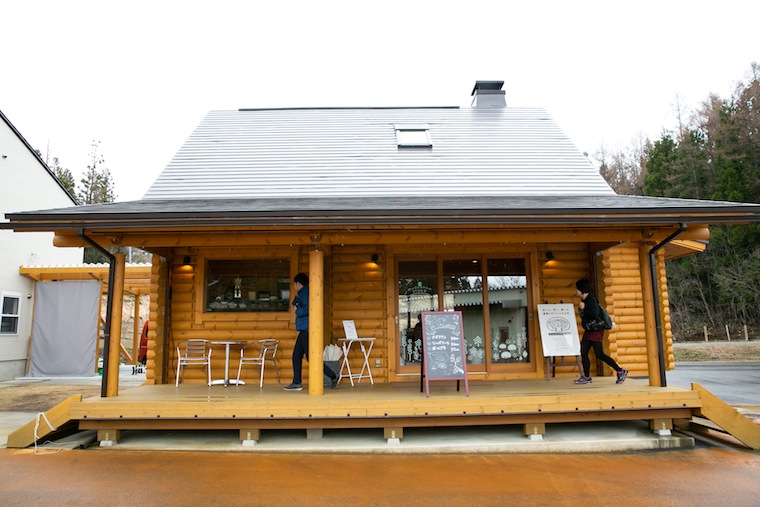 A log house restaurant.