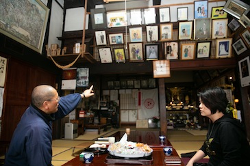 The temple master told her heartwarming family stories about the *Mukasari- Ema lined up on the wall.