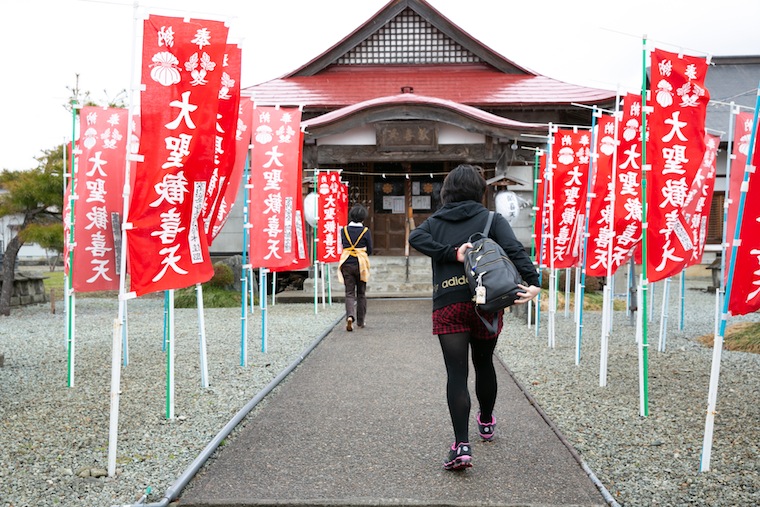 御朱印をいただく前に参拝しないと!とお参りに向かいます。